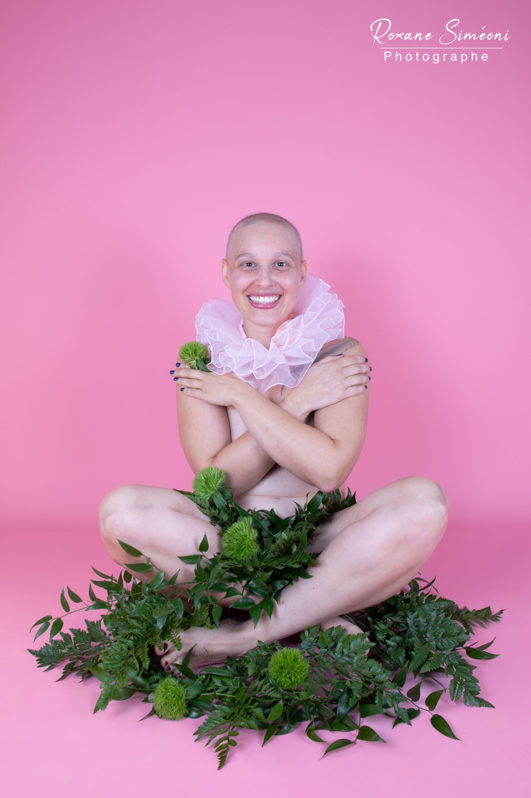 Portrait d'Élodie pour l'Exposition photo cancer du sein Bordeaux, symbolisant l'éclosion et la bataille contre la maladie.